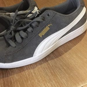 PUMAS Grey suede